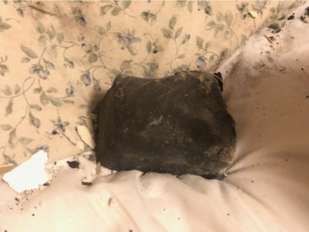 Κομμάτι μετεωρίτη προσγειώθηκε στο κρεβάτι μιας γυναίκας στον Καναδά - ΔΙΕΘΝΗ