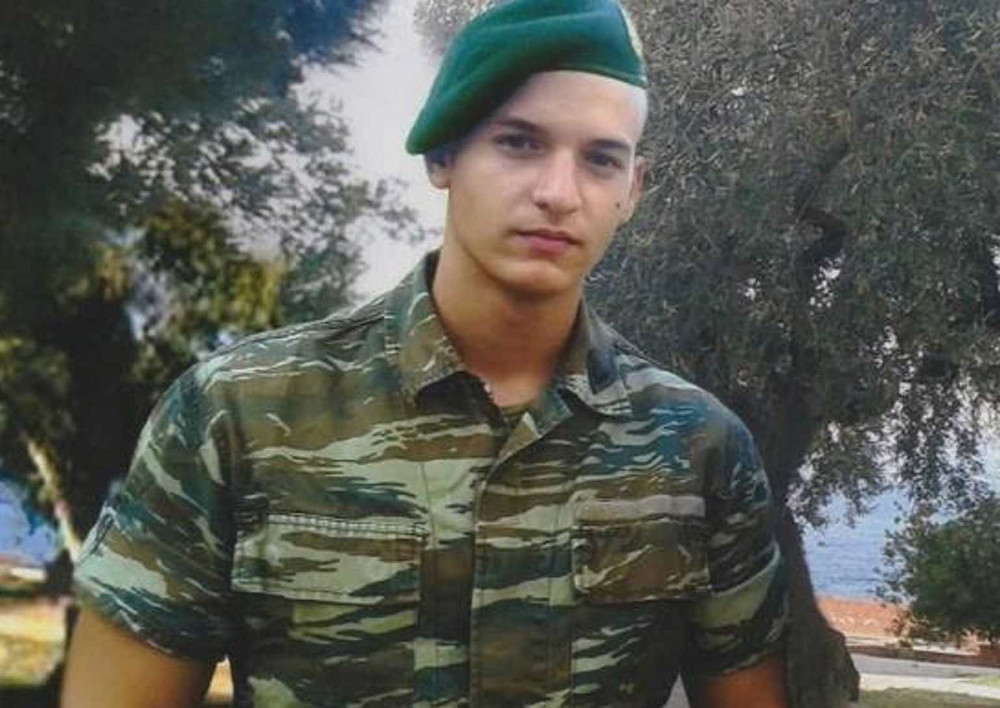 Φώτης Ανδρικόπουλος: Συγκινούν οι γονείς του πεζοναύτη που σκοτώθηκε σε άσκηση στην Μαγνησία - ΕΛΛΑΔΑ