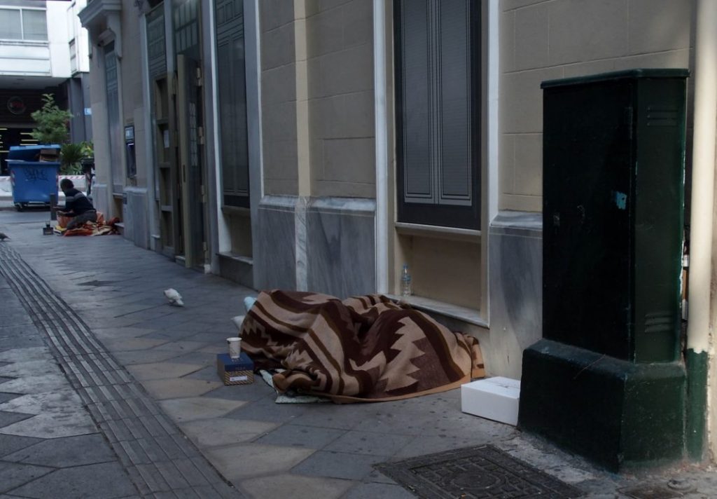 Eurostat: Kίνδυνο φτώχειας ή κοινωνικού αποκλεισμού αντιμετωπίζει το 27,5% των Ελλήνων - ΕΛΛΑΔΑ