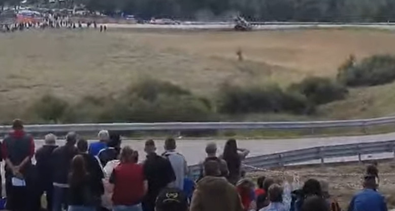 Δείτε βίντεο: Αγωνιστικό αυτοκίνητο αναποδογύρισε με μεγάλη ταχύτητα στην Ελασσόνα - ΕΛΛΑΔΑ