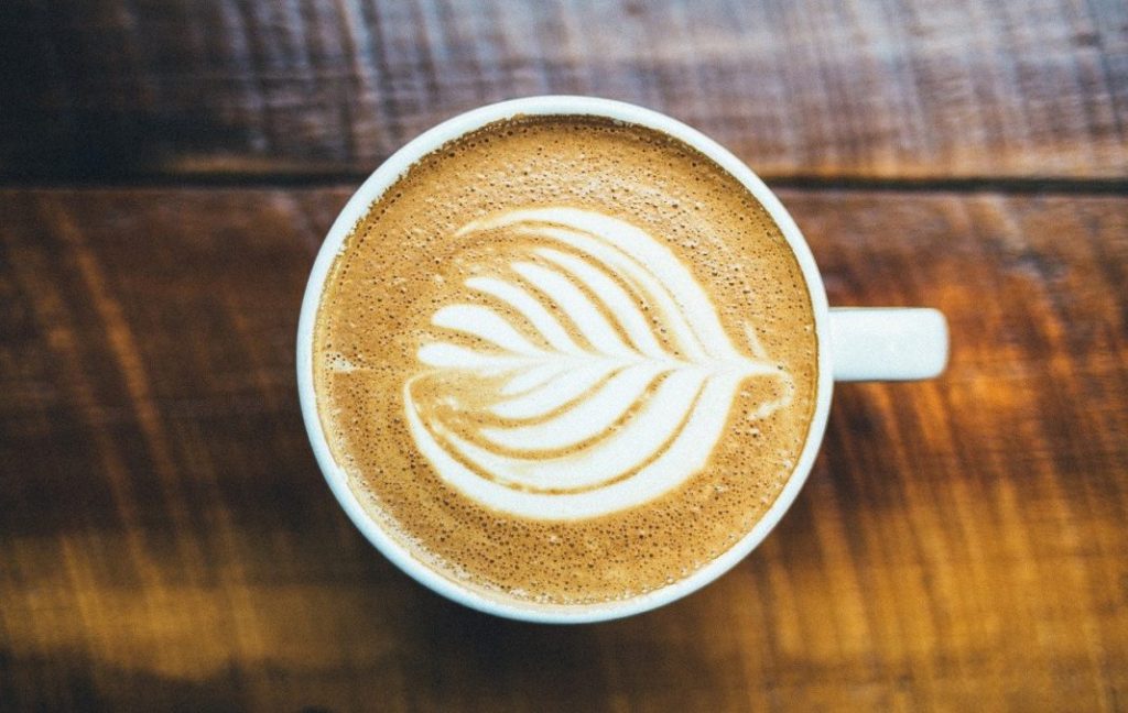 Η καθημερινή κατανάλωση 3-4 φλιτζανιών καφέ σχετίζεται με μειωμένο σωματικό βάρος μόνο για… εκλεκτούς - ΥΓΕΙΑ