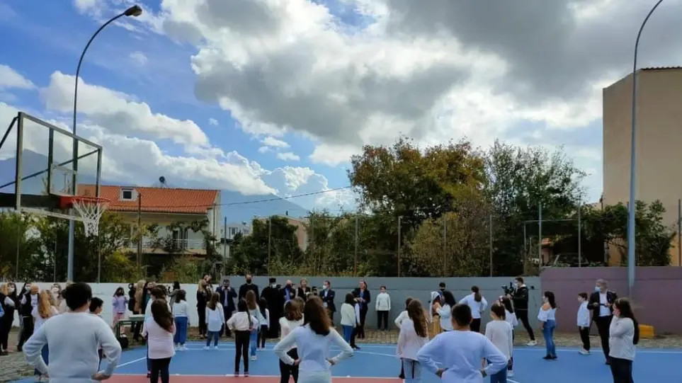Παραδόθηκαν στα παιδιά της Σαμοθράκης τα γήπεδα που τους υποσχέθηκε ο Κυριάκος Μητσοτάκης - ΠΟΛΙΤΙΚΗ
