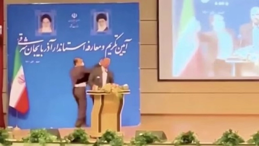 Τρομερό χαστούκι επί σκηνής από Ιρανό πολιτικό σε κυβερνήτη [βίντεο] - ΔΙΕΘΝΗ
