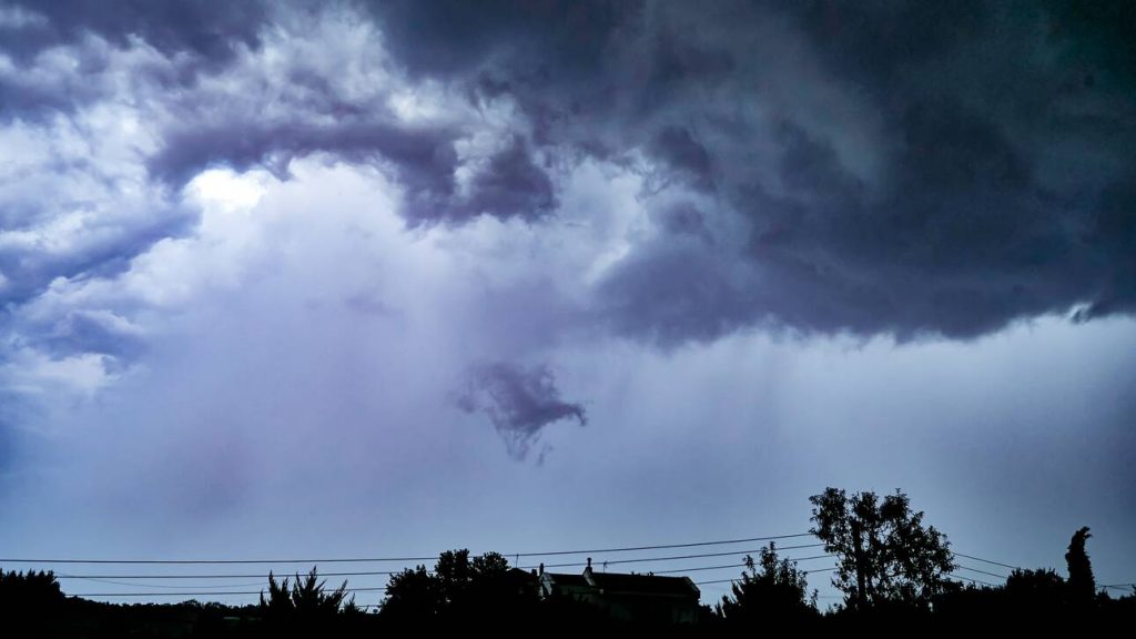 Κακοκαιρία «Μπάλλος»: Ραγδαία επιδείνωση τις επόμενες ώρες – Πού θα χτυπήσει με βροχές, καταιγίδες και χαλάζι - ΕΛΛΑΔΑ