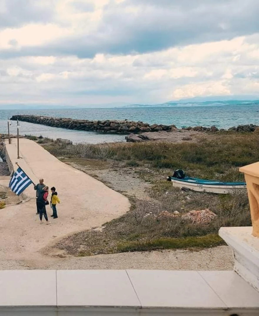 Ο 9χρονος Τάσος παρέλασε μόνος του στο βορειοδυτικότερο άκρο της Ελλάδας στο Μαθράκι - ΕΛΛΑΔΑ