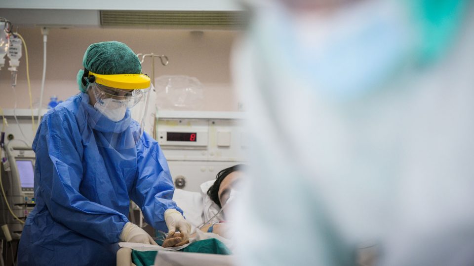 Κορωνοϊός: Ανεμβολίαστοι οι 299 από τους 340 ασθενείς που κατέληξαν τις τελευταίες δύο εβδομάδες - ΕΛΛΑΔΑ