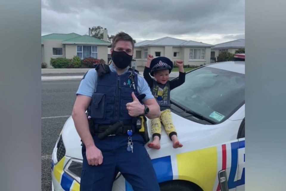 Νέα Ζηλανδία: 4χρονος κάλεσε την αστυνομία για να δει τα.. παιχνίδια του - ΔΙΕΘΝΗ