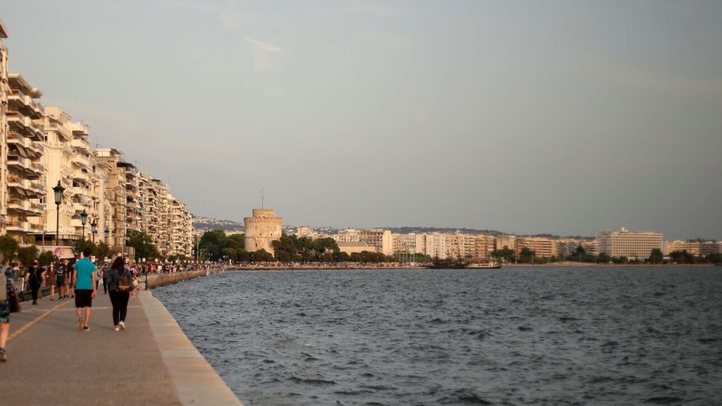 Κορωνοϊός: Στο «κόκκινο» Θεσσαλονίκη, Λάρισα, Χαλκιδική και Κιλκίς – Τι μέτρα ισχύουν - ΕΛΛΑΔΑ