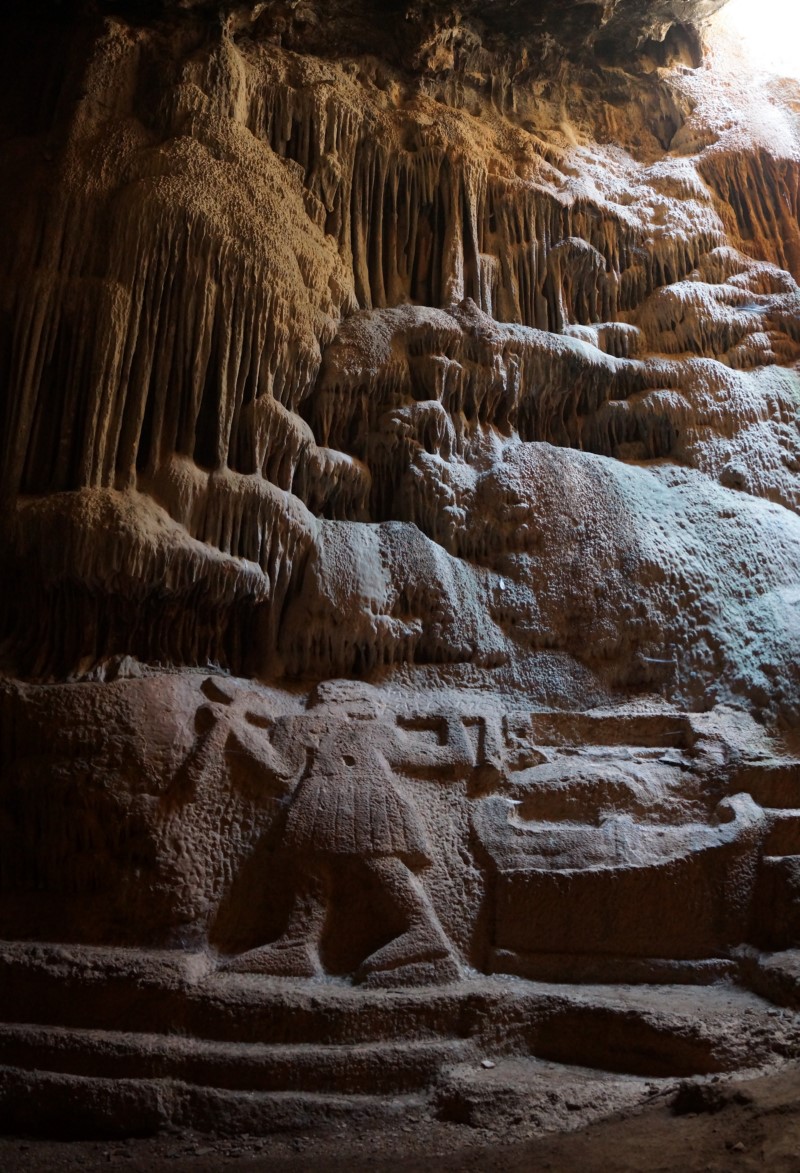 Το μοναδικό σπήλαιο στην Ελλάδα με σκαλισμένα αγάλματα στο εσωτερικό του βρίσκεται στον Υμηττό - ΠΕΡΙΕΡΓΑ
