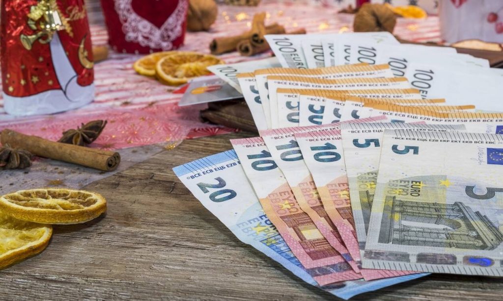 Ελάχιστο Εγγυημένο Εισόδημα: Ποιοι θα λάβουν έως και 900 ευρώ τον Δεκέμβριο - ΟΙΚΟΝΟΜΙΑ