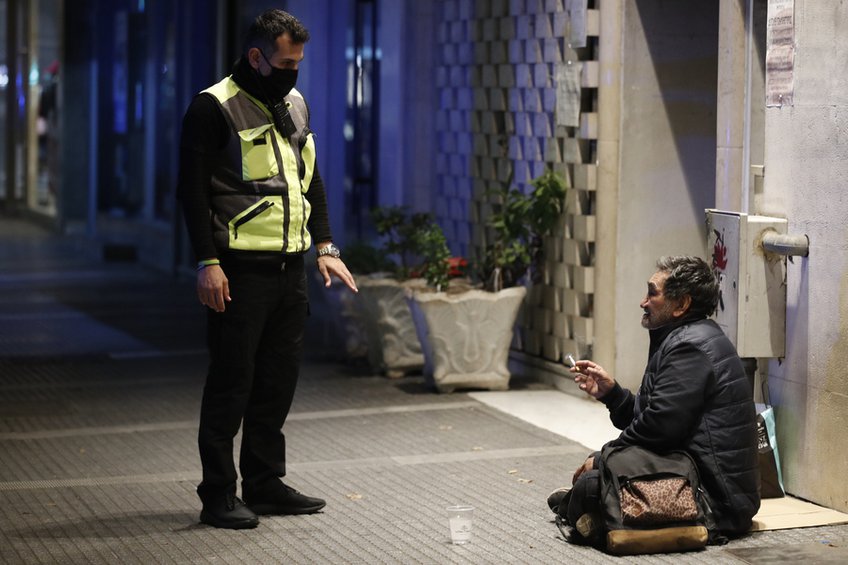 Άστεγοι στη Θεσσαλονίκη: Ο «αόρατος» πληθυσμός της πόλης - ΕΛΛΑΔΑ