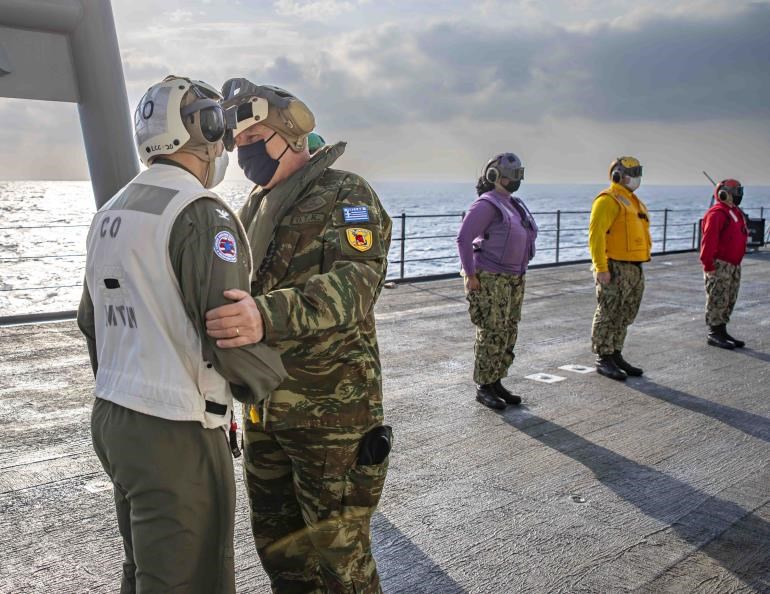 Εικόνες από τη συνεκπαίδευση των δυνάμεων Ελλάδας και ΗΠΑ στο κεντρικό Αιγαίο - ΕΛΛΑΔΑ