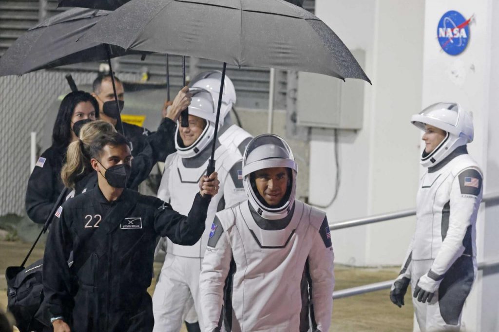 SpaceX: Απογειώθηκε ο πύραυλος Falcon 9 που μεταφέρει 4 αστροναύτες στον Διεθνή Διαστημικό Σταθμό - ΔΙΕΘΝΗ