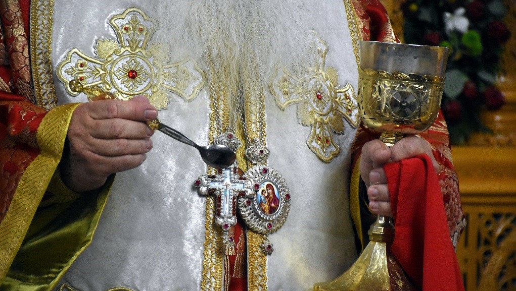 Μυτιλήνη: Ιερέας λειτούργησε του Αγίου Δημητρίου έχοντας νοσήσει από την covid-19 - ΕΚΚΛΗΣΙΑ