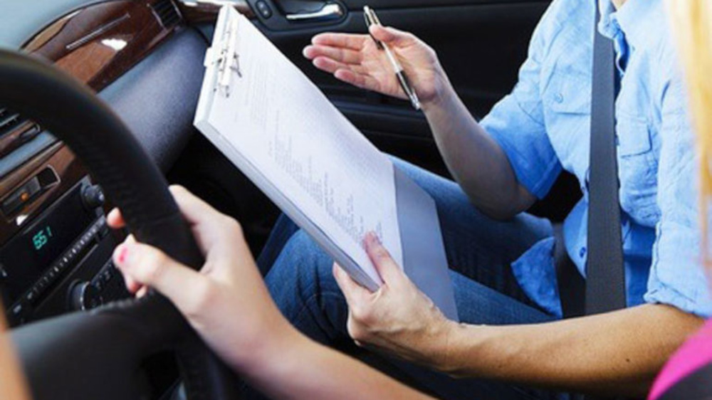 Διπλώματα οδήγησης: Στο τιμόνι οι 17άρηδες – Πώς θα παίρνουν την άδεια - ΕΛΛΑΔΑ