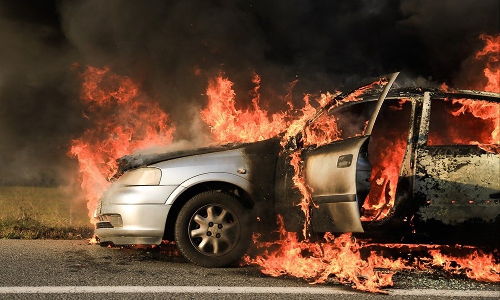 Τραγωδία στα διόδια στο Λουτράκι: Ένας νεκρός από την φωτιά σε αυτοκίνητο - ΕΛΛΑΔΑ