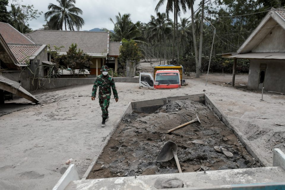 Ινδονησία: Δεκατρείς νεκροί από την έκρηξη του ηφαιστείου Σεμέρου - ΔΙΕΘΝΗ