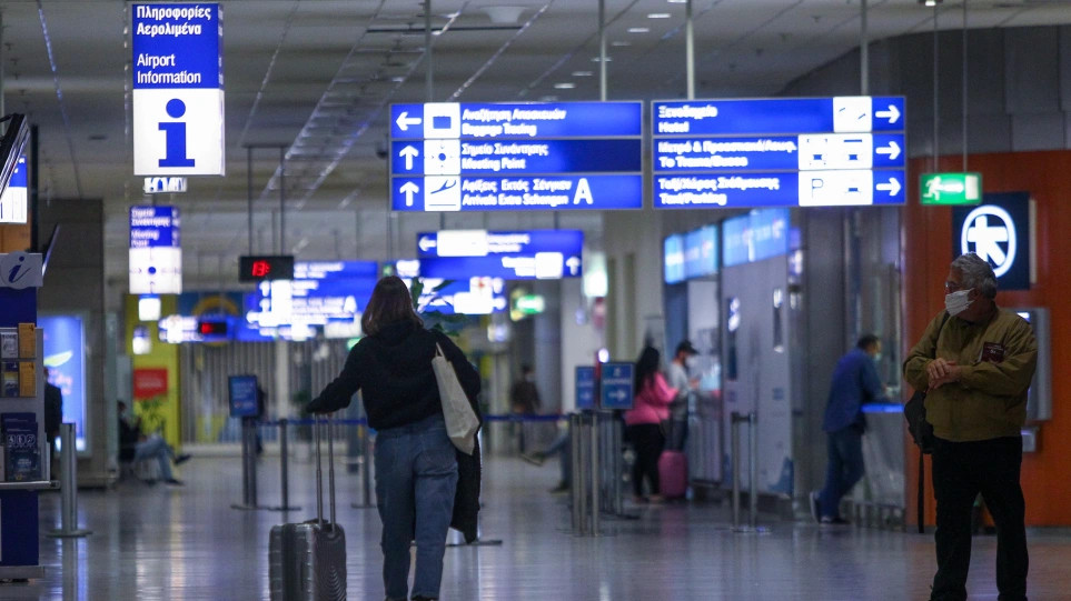 Εγκλωβισμένος στο αεροδρόμιο της Μαδρίτης Έλληνας που βρέθηκε θετικός στον κορωνοϊό – «Δεν προβλέπεται ξενοδοχείο καραντίνας» - ΕΛΛΑΔΑ