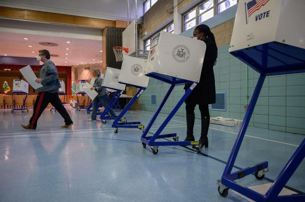 Νέα Υόρκη: Η πρώτη μεγάλη πόλη των ΗΠΑ που επιτρέπει στους μετανάστες να ψηφίζουν στις δημοτικές εκλογές - ΔΙΕΘΝΗ