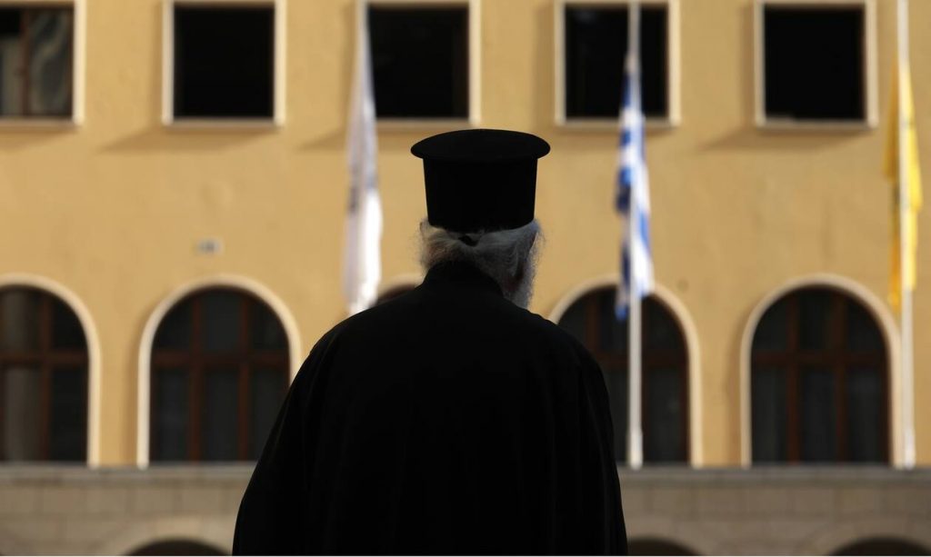 Σέρρες: Τελευταίο «αντίο» στον πολύτεκνο ιερέα που «κατέληξε» από κορωνοϊό (βίντεο) - ΕΚΚΛΗΣΙΑ