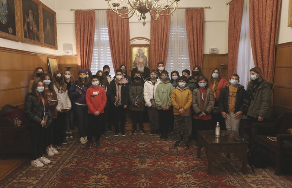 Μαθητές του 2ου Γυμνάσιου Βούλας επισκέφθηκαν τον Αρχιεπίσκοπο - ΕΚΚΛΗΣΙΑ