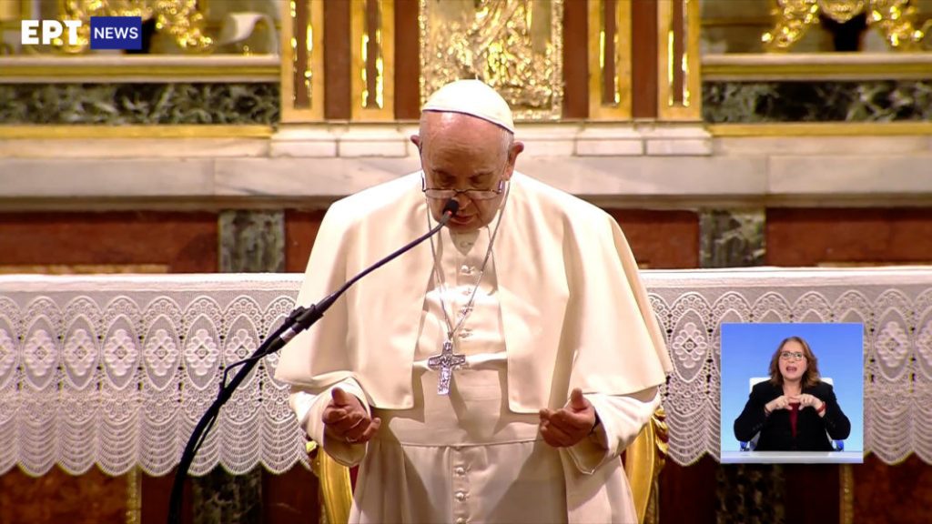 Βίντεο: Η συγκινητική στιγμή που ο Πάπας Φραγκίσκος ψέλνει το «Πάτερ Ημών» στο Ναό του Αγίου Διονυσίου - ΕΚΚΛΗΣΙΑ