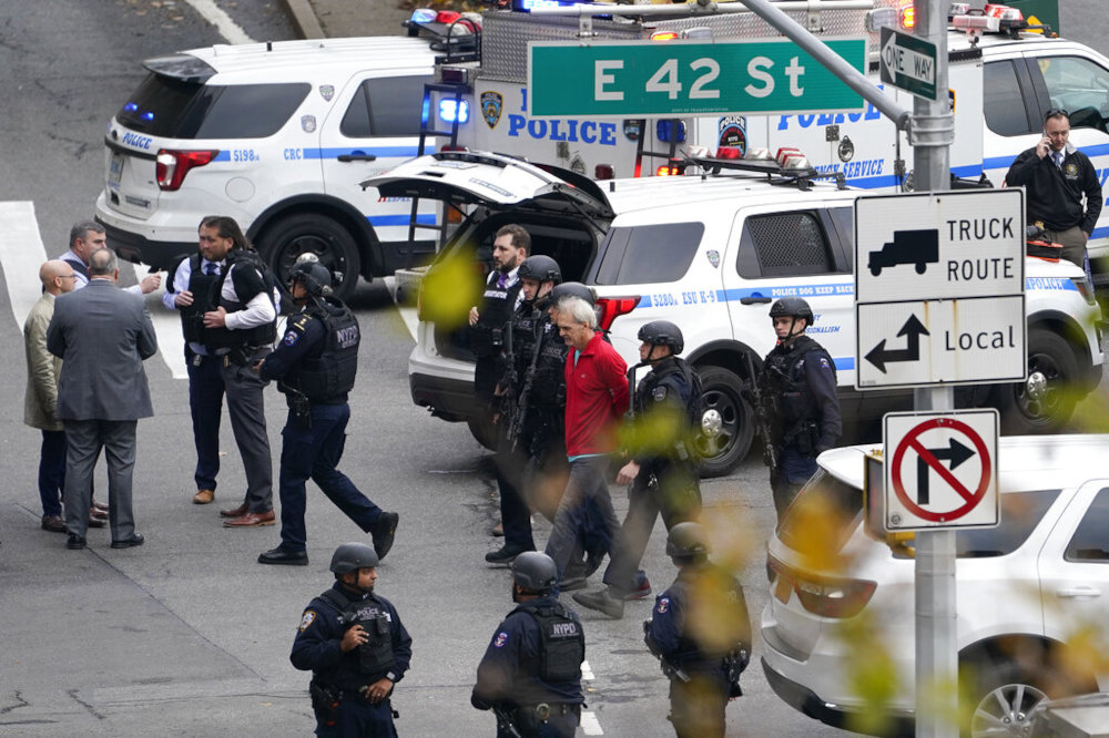 Νέα Υόρκη: Τέλος στο θρίλερ, παραδόθηκε ο ένοπλος άνδρας έξω από την έδρα του ΟΗΕ - ΔΙΕΘΝΗ