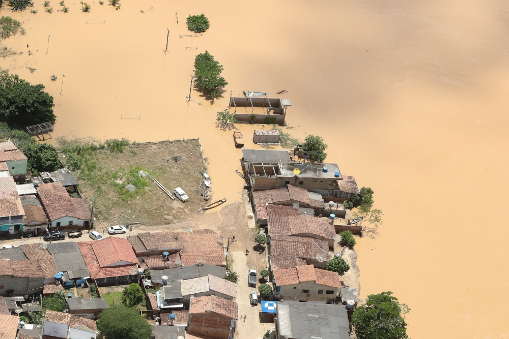 Βραζιλία: 10 νεκροί και 20.000 εκτοπισμένοι εξαιτίας των πλημμυρών - ΔΙΕΘΝΗ