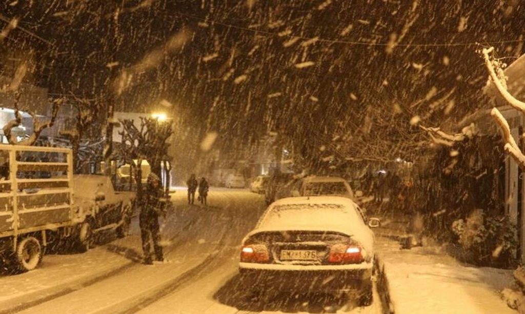 Νάξος: Έπαθε σκωληκοειδίτιδα και εγκλωβίστηκε στα χιόνια με το αυτοκίνητο - ΕΛΛΑΔΑ