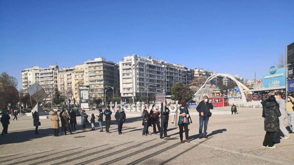 Θεσσαλονίκη: Ουρές δεκάδων μέτρων για rapid test - ΕΛΛΑΔΑ