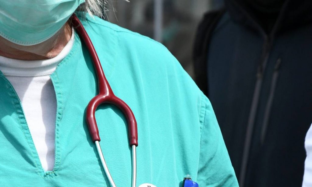Λουτράκι: Πέθανε αντιεμβολιαστής γιατρός, στο νοσοκομείο και η ανεμβολίαστη κόρη του - ΕΛΛΑΔΑ