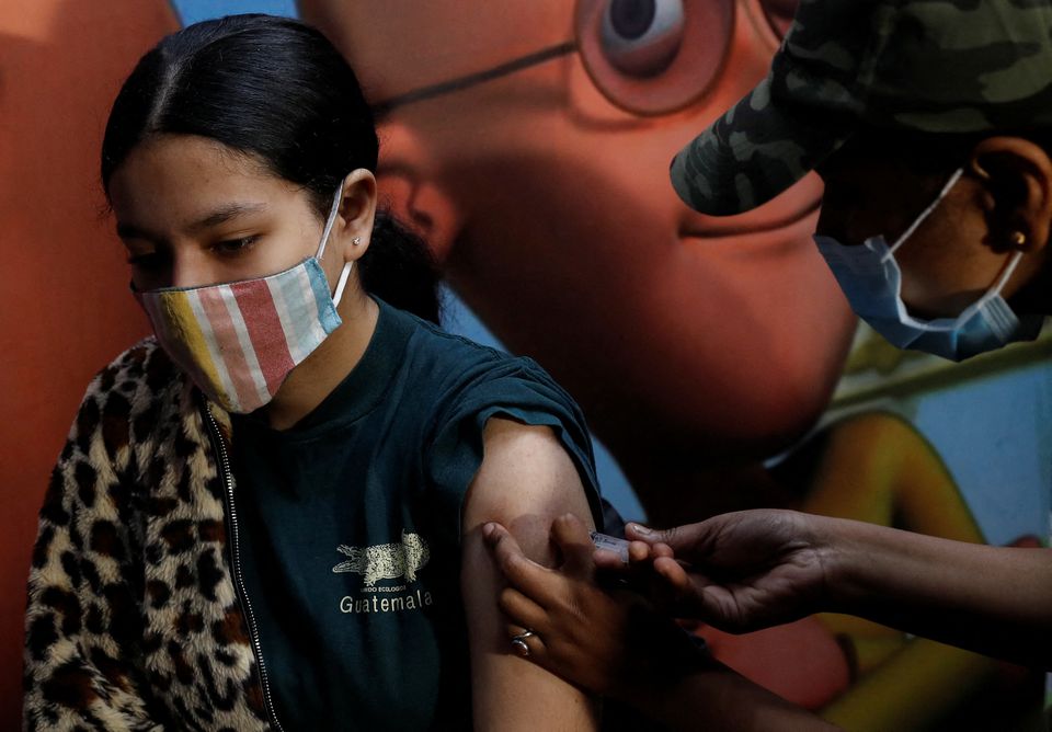 Ινδία: Ξεκινά τον εμβολιασμό εφήβων ενόψει της απειλής της Όμικρον- Σχολεία μετατρέπονται σε εμβολιαστικά κέντρα - ΔΙΕΘΝΗ