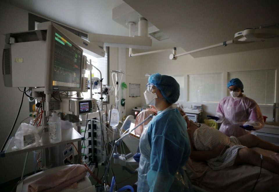 Κορωνοϊός: Αυξήθηκαν κατά 12% μέσα σε έξι ημέρες οι νοσηλείες, με την Omicron να μην έχει φτάσει ακόμη στο ζενίθ - ΕΛΛΑΔΑ