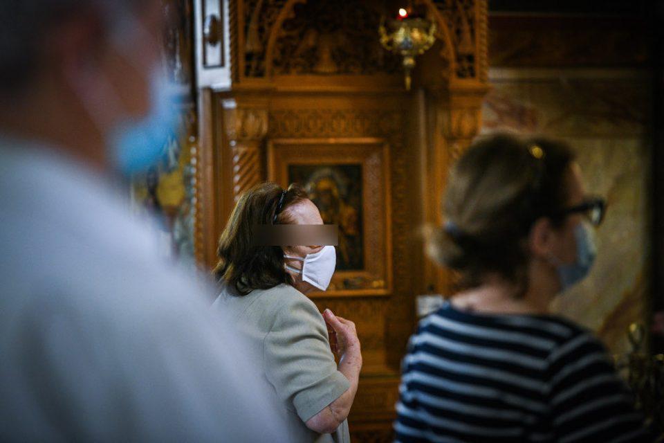 Κοζάνη: Σκηνές αλλοφροσύνης σε ναό – Πιστοί χωρίς μάσκες έτρεχαν να φύγουν πριν τους συλλάβει η αστυνομία [βίντεο] - ΕΚΚΛΗΣΙΑ