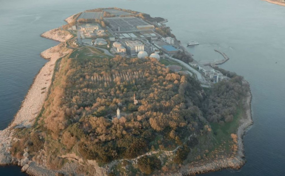 Κορονοϊός: Αυτό είναι το νησάκι της Αττικής που «βούλιαξε» από το ιικό φορτίο [βίντεο drone] - ΕΛΛΑΔΑ