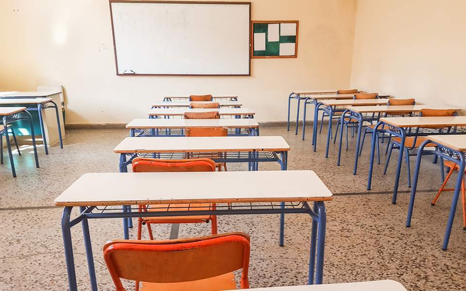 Θεσσαλονίκη: 15χρονη μαθήτρια, θύμα βιασμού, καταγγέλλει καθηγήτρια για χυδαίο μπούλινγκ - ΕΛΛΑΔΑ