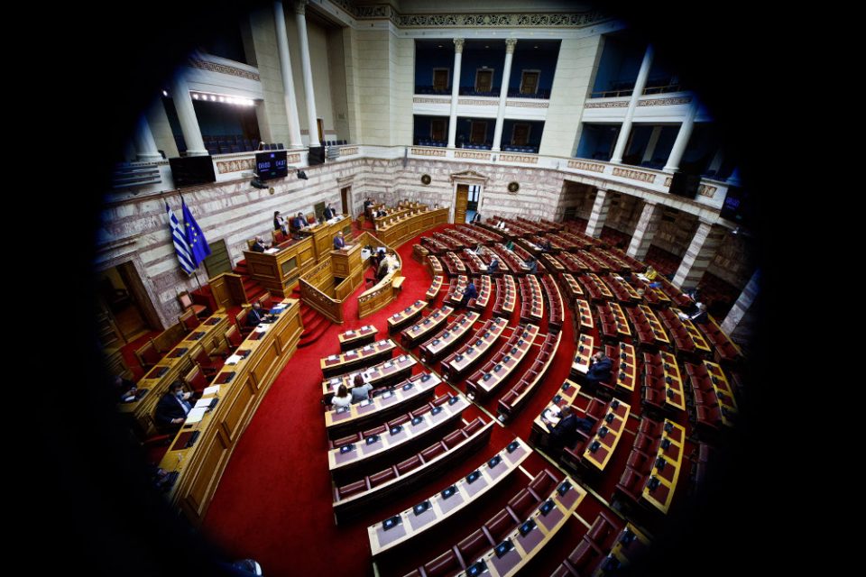 Σύγκρουση κορυφής στη Βουλή μετά την πρόταση μομφής του Αλέξη Τσίπρα (βίντεο) - ΠΟΛΙΤΙΚΗ