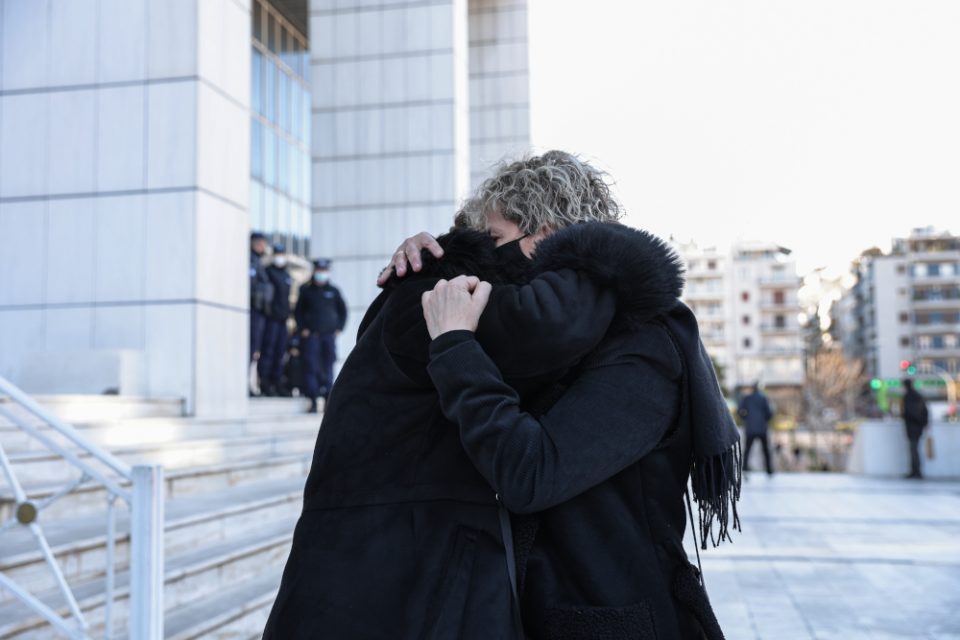 Ελένη Τοπαλούδη – Ξέσπασε η μητέρα της: «Από τον Θεό να το βρείτε αλήτες» – Διακοπή της δίκης για 10 Μαρτίου - ΕΛΛΑΔΑ