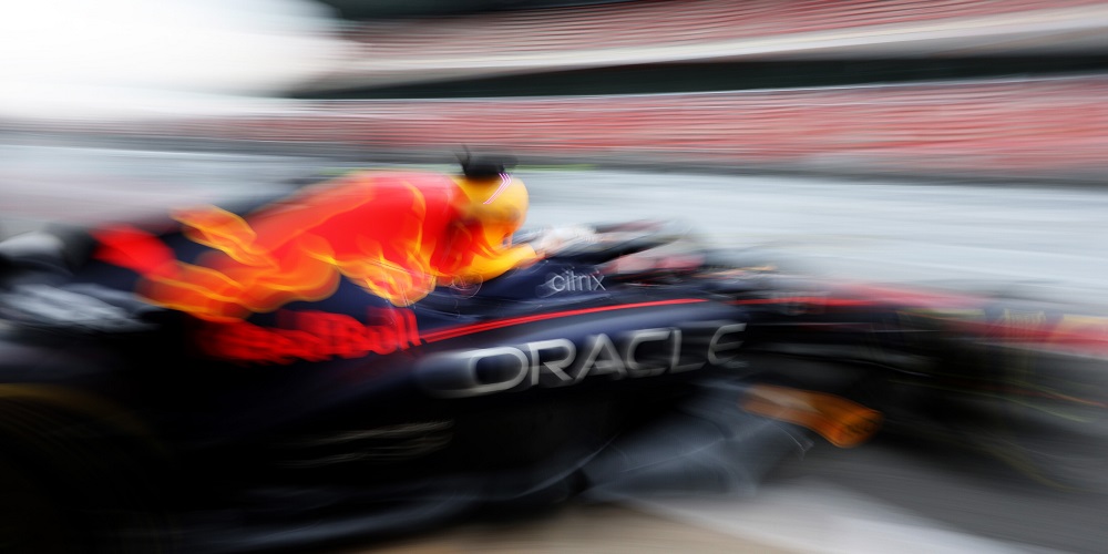 BARCELONA, SPAIN - FEBRUARY 25: Max Verstappen of the Netherlands driving the (1) Oracle Red Bull Racing RB18 leaves the garage during Day Three of F1 Testing at Circuit de Barcelona-Catalunya on February 25, 2022 in Barcelona, Spain. (Photo by Mark Thompson/Getty Images) // Getty Images / Red Bull Content Pool // SI202202250459 // Usage for editorial use only //