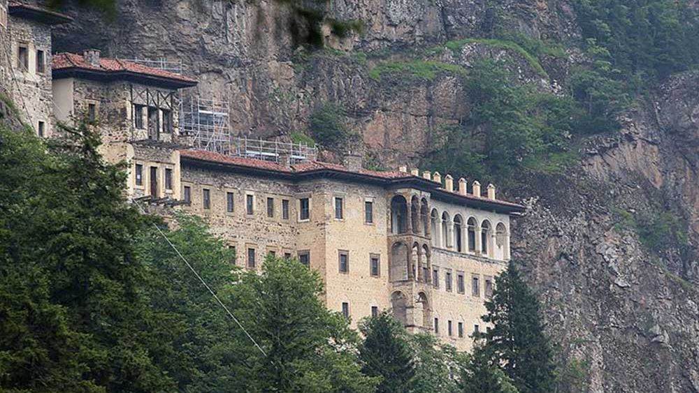 Πρόκληση στην Παναγία Σουμελά στην Τραπεζούντα: Μετέτρεψαν σε… ντίσκο το ιστορικό μοναστήρι - ΕΚΚΛΗΣΙΑ