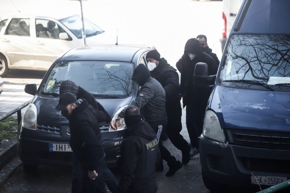 Δολοφονία Άλκη: Ομολόγησε ότι κρατούσε το «καραμπίτ» ο «Αθηναίος» – Προσωρινά κρατούμενοι άλλοι τέσσερις - ΕΛΛΑΔΑ