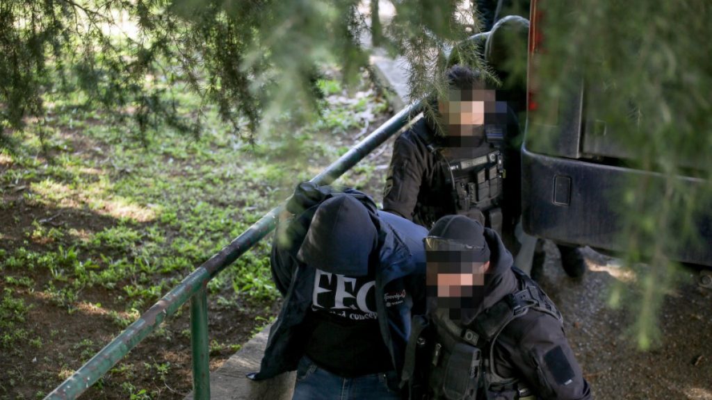 Δολοφονία Άλκη: Θέμα ωρών να παραδοθεί ο 20χρονος που διέφυγε στην Αλβανία (βίντεο) - ΕΛΛΑΔΑ