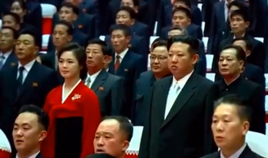 Κιμ Γιονγκ Ουν: Σπάνια δημόσια εμφάνιση της συζύγου και της θείας του, εν μέσω της πανδημίας - ΔΙΕΘΝΗ