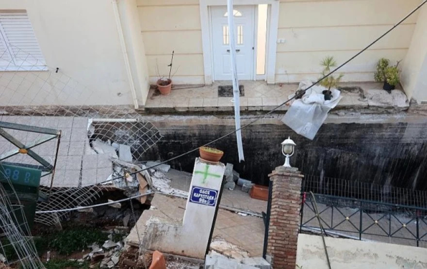 Νέος Βουτζάς: Εγκαταλείπουν τα σπίτια τους λόγω της καθίζησης - ΕΛΛΑΔΑ