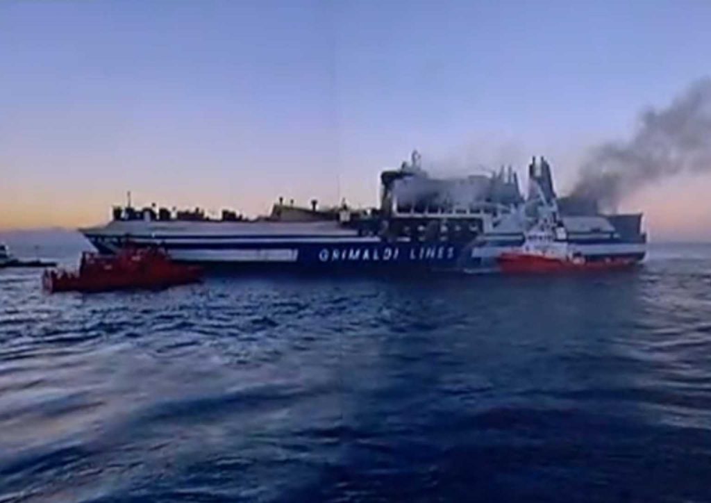 Φωτιά στο πλοίο Euroferry Olympia: Ειδική ομάδα στο σημείο για τον εντοπισμό των 12 αγνοουμένων – Συνεχίζει να κατακαίγεται στο εσωτερικό - ΕΛΛΑΔΑ