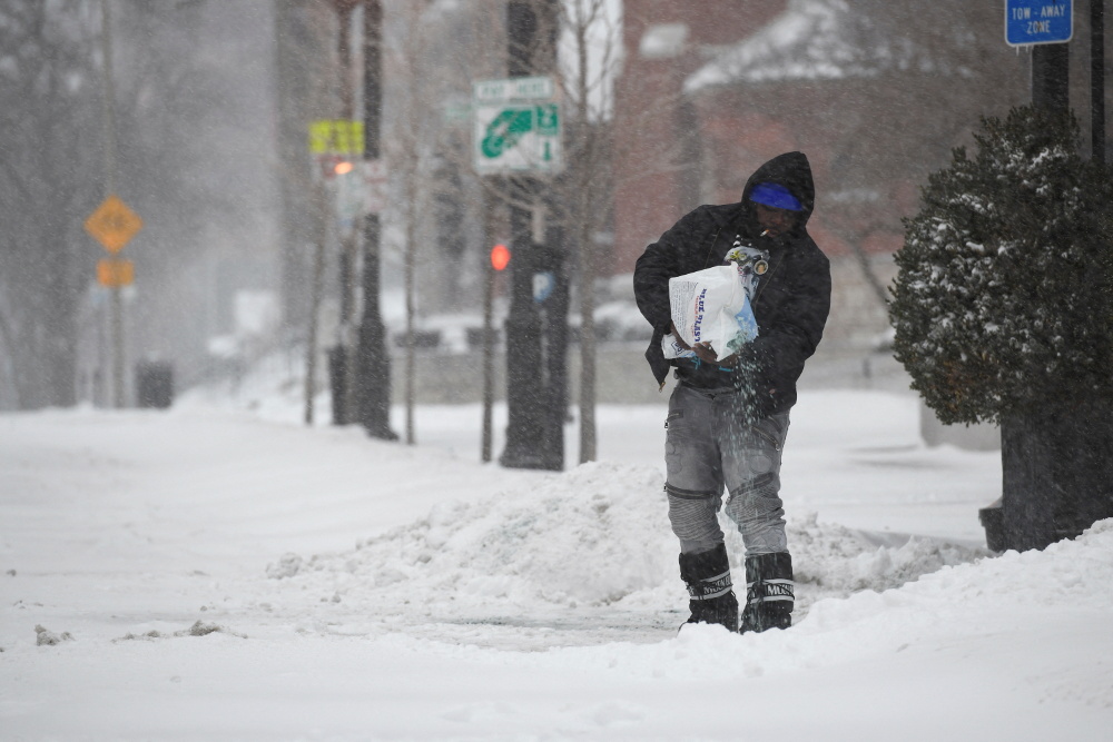 ΗΠΑ: 330.000 χιλιάδες νοικοκυριά στο «σκοτάδι» εξαιτίας μιας χειμερινής καταιγίδας - ΔΙΕΘΝΗ