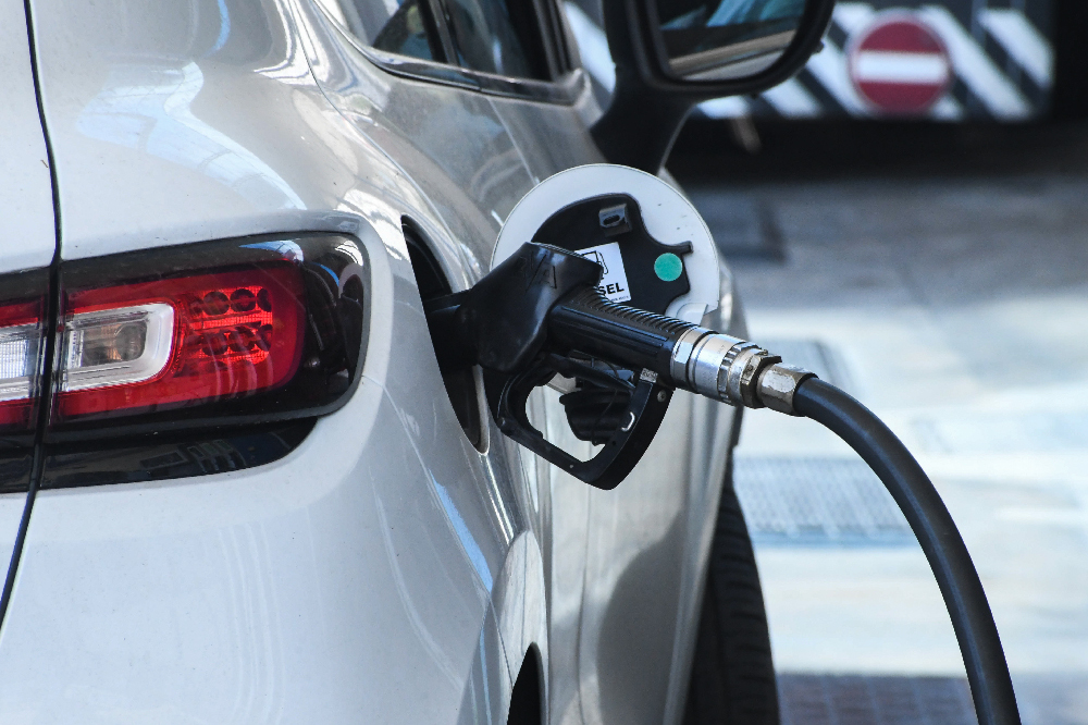 Στα ύψη τα καύσιμα: Θα φτάσει τα 2 ευρώ η βενζίνη στα αστικά κέντρα – Στα 2,20 ευρώ στα νησιά - ΟΙΚΟΝΟΜΙΑ