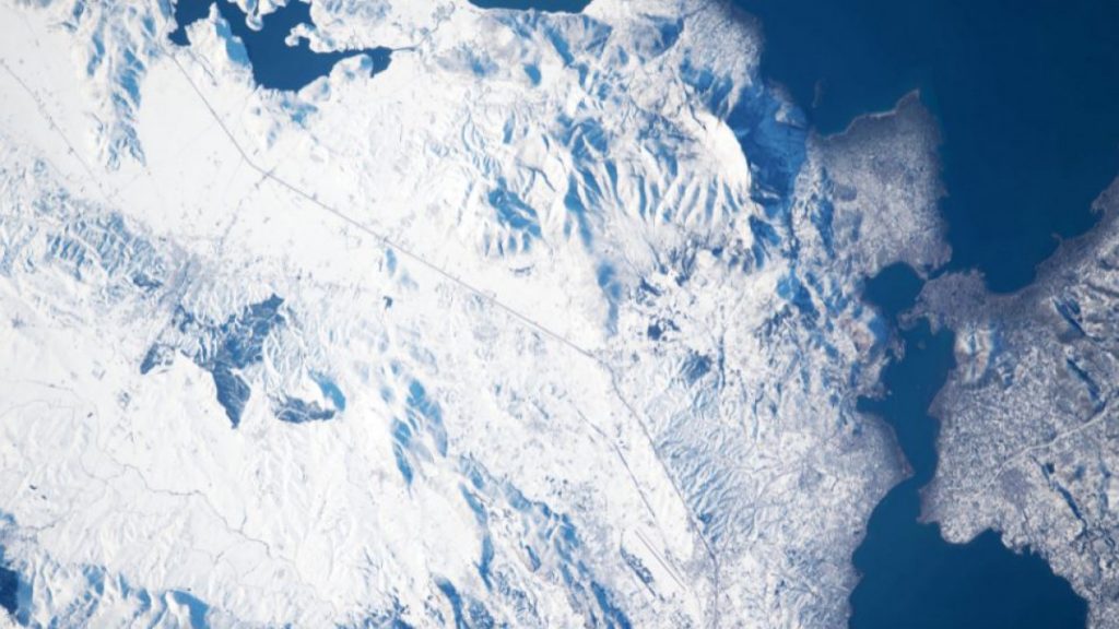 Η χιονισμένη Ελλάδα από το διάστημα – Δείτε τη φωτογραφία Γερμανού Αστροναύτη - ΠΕΡΙΕΡΓΑ