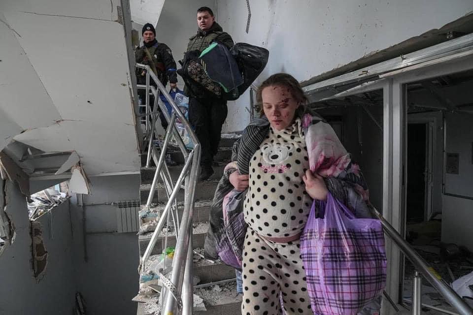 «Παράθυρα και τοίχοι πετάχτηκαν παντού»: Συγκλονίζει η έγκυος της Μαριούπολης που οι Ρώσοι κατηγόρησαν για προπαγάνδα - ΔΙΕΘΝΗ