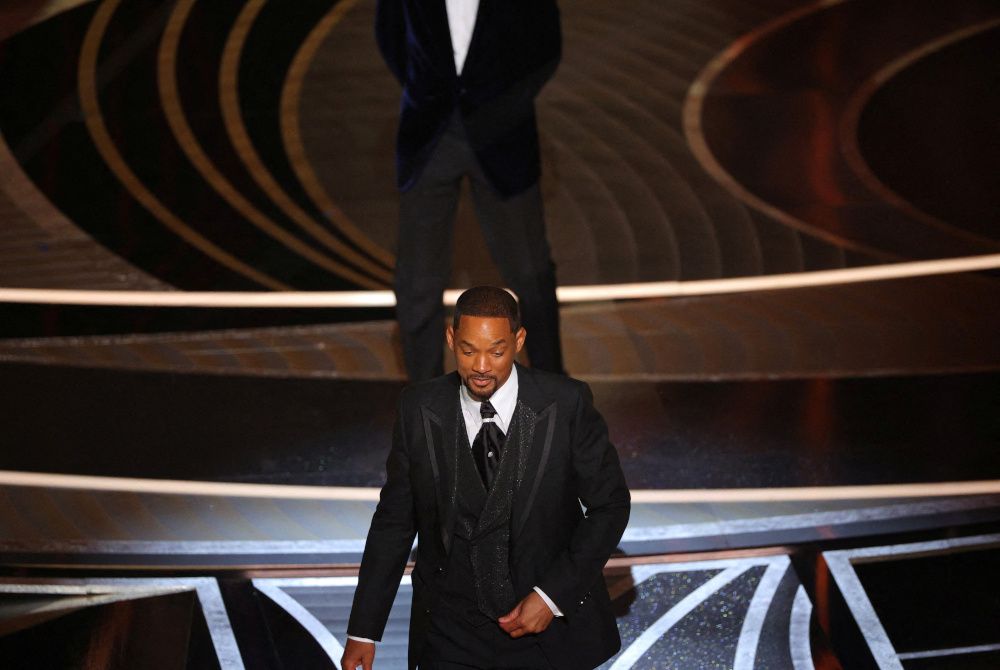 Will Smith walks off the stage after hitting Chris Rock as Rock spoke on stage during the 94th Academy Awards in Hollywood, Los Angeles, California, U.S., March 27, 2022. REUTERS/Brian Snyder     TPX IMAGES OF THE DAY